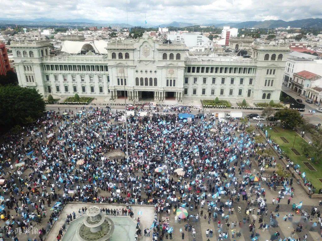 危地马拉示威 要求总统下台