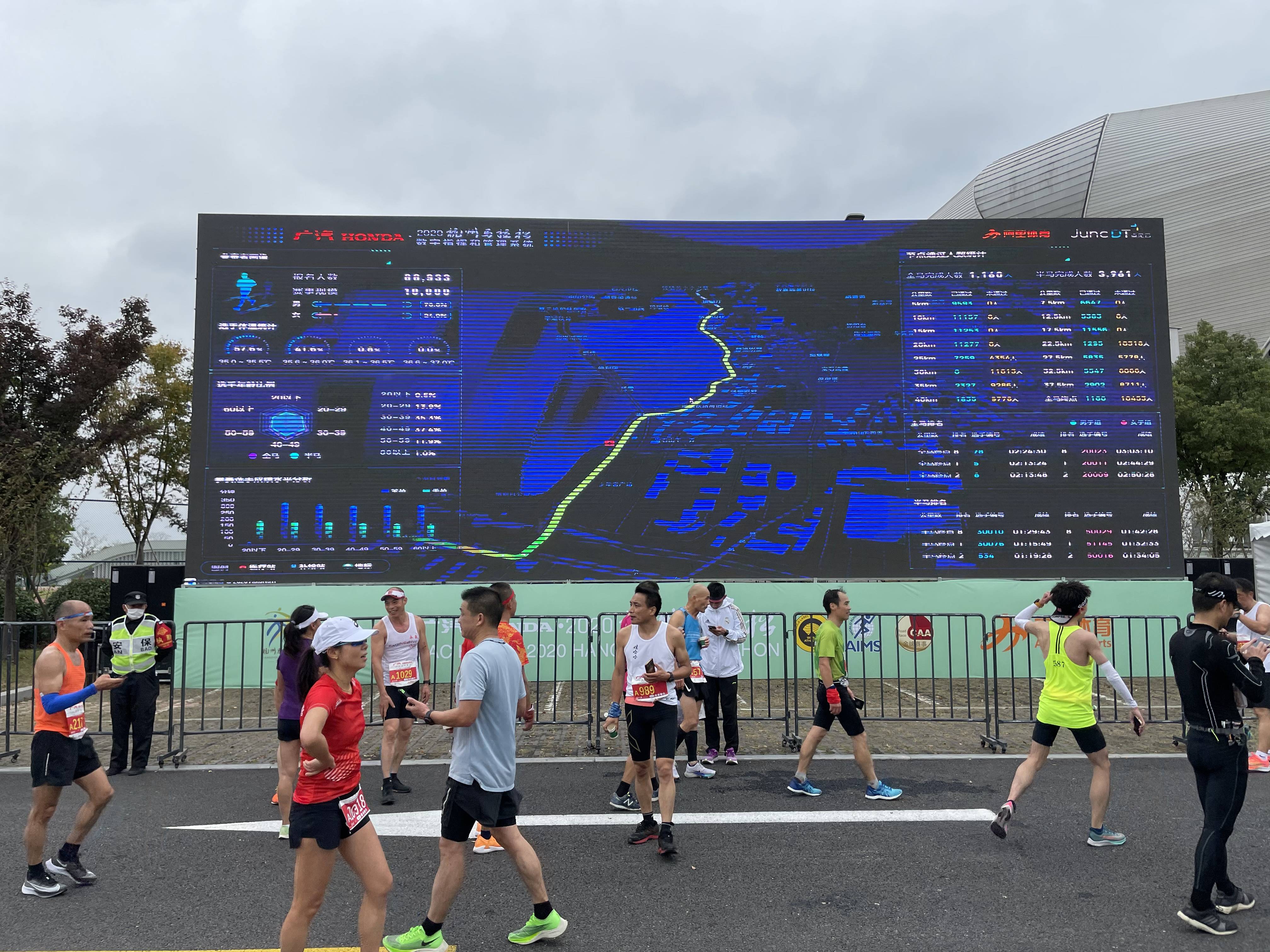 科技|今年的杭马赛道会说话，跑一场“黑科技”马拉松是什么体验