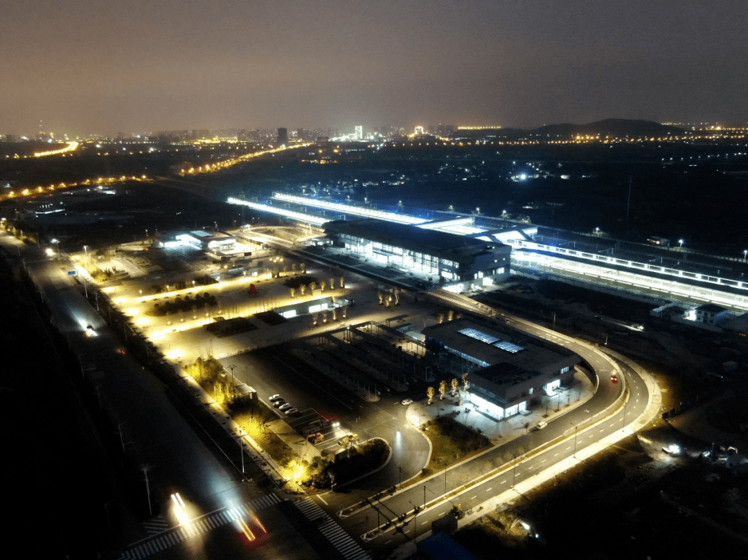 动态丨镇江东站综合交通枢纽建设工程夜景初现