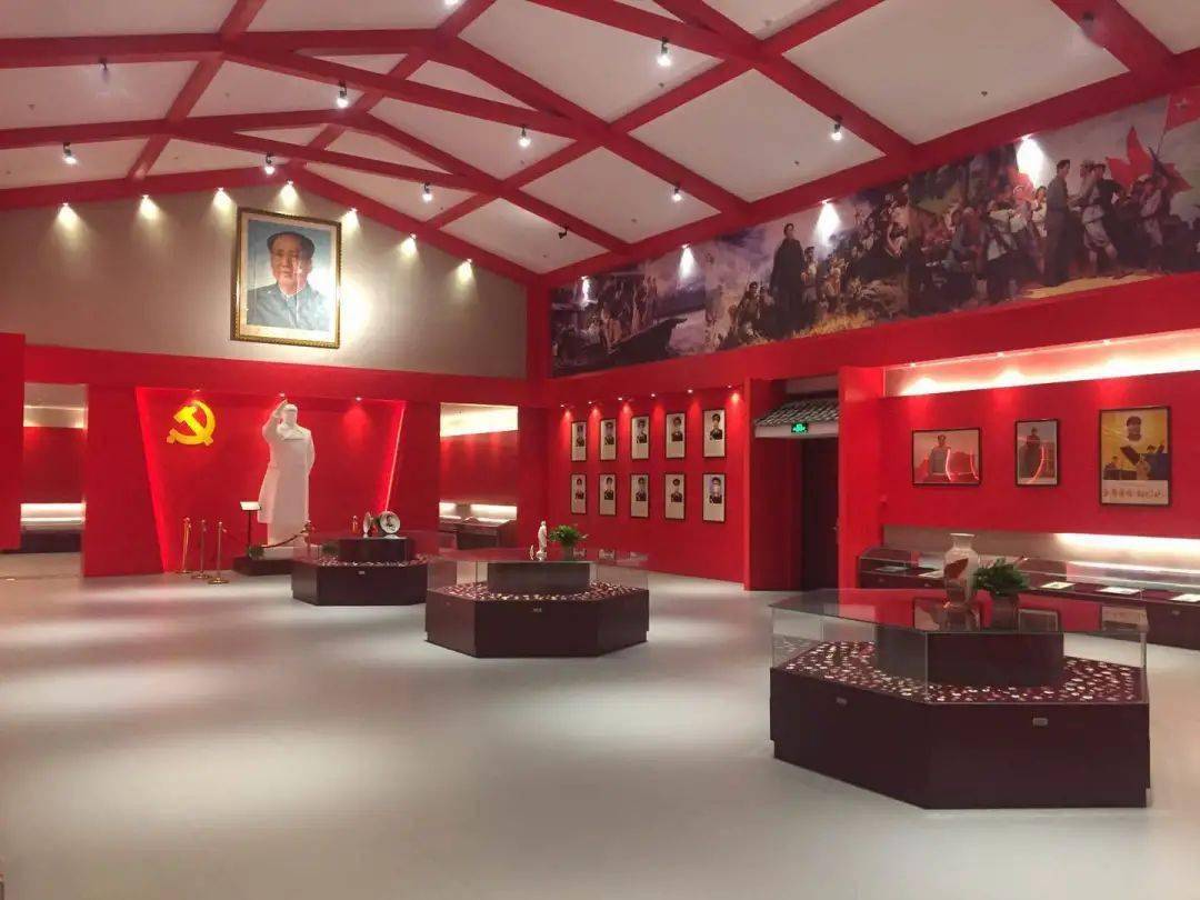 是向抗战前辈致敬  除了奇石展厅和红色革命教育展厅  馆内还设有