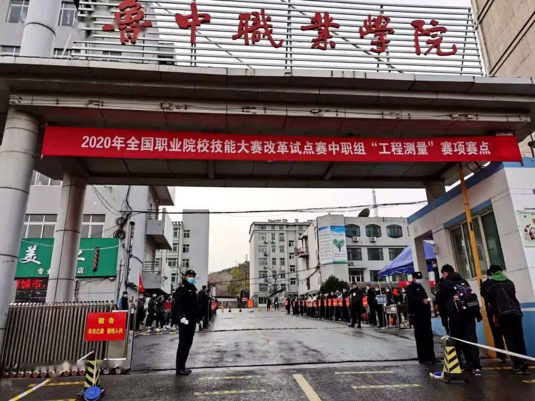 2020年全国各大院校_学校隆重举行2020年退伍大学生军旅成长首场巡回报