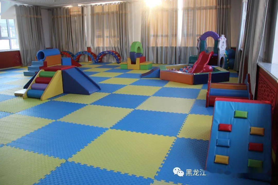 八五二农场幼儿园特色教室——感统室