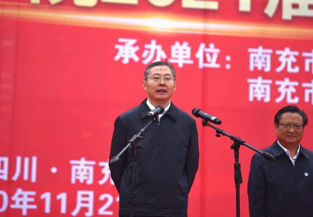 苏士勇常委出席"智汇天府"公共招聘进校园(南充站)暨2021届毕业生