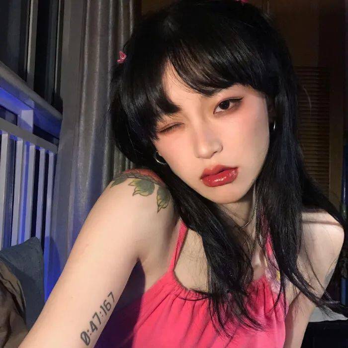 头像| 费算命 只需要带上自拍一张 帮你测测未来的女朋友是不是我
