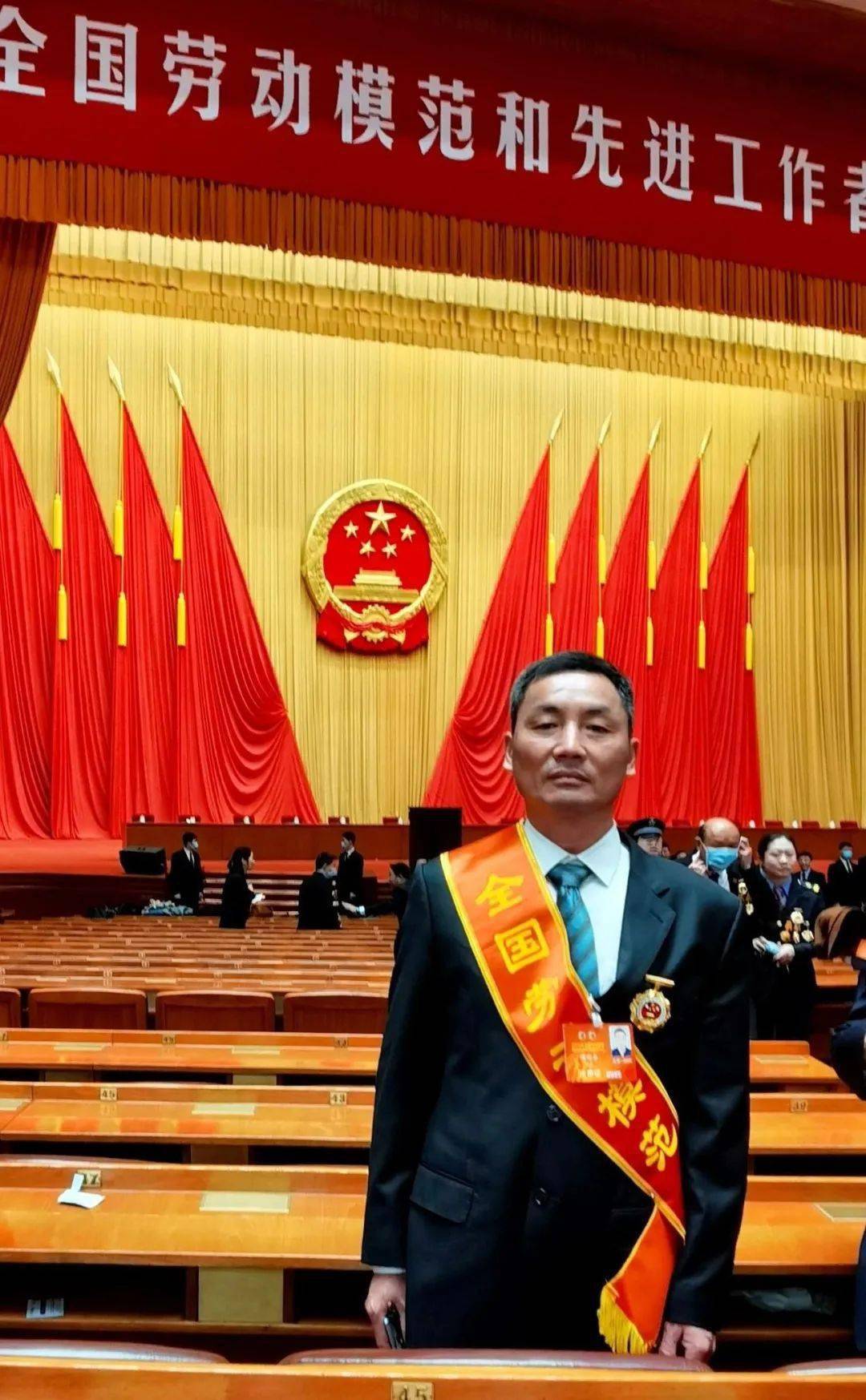 这位全国劳模今天在京接受表彰!