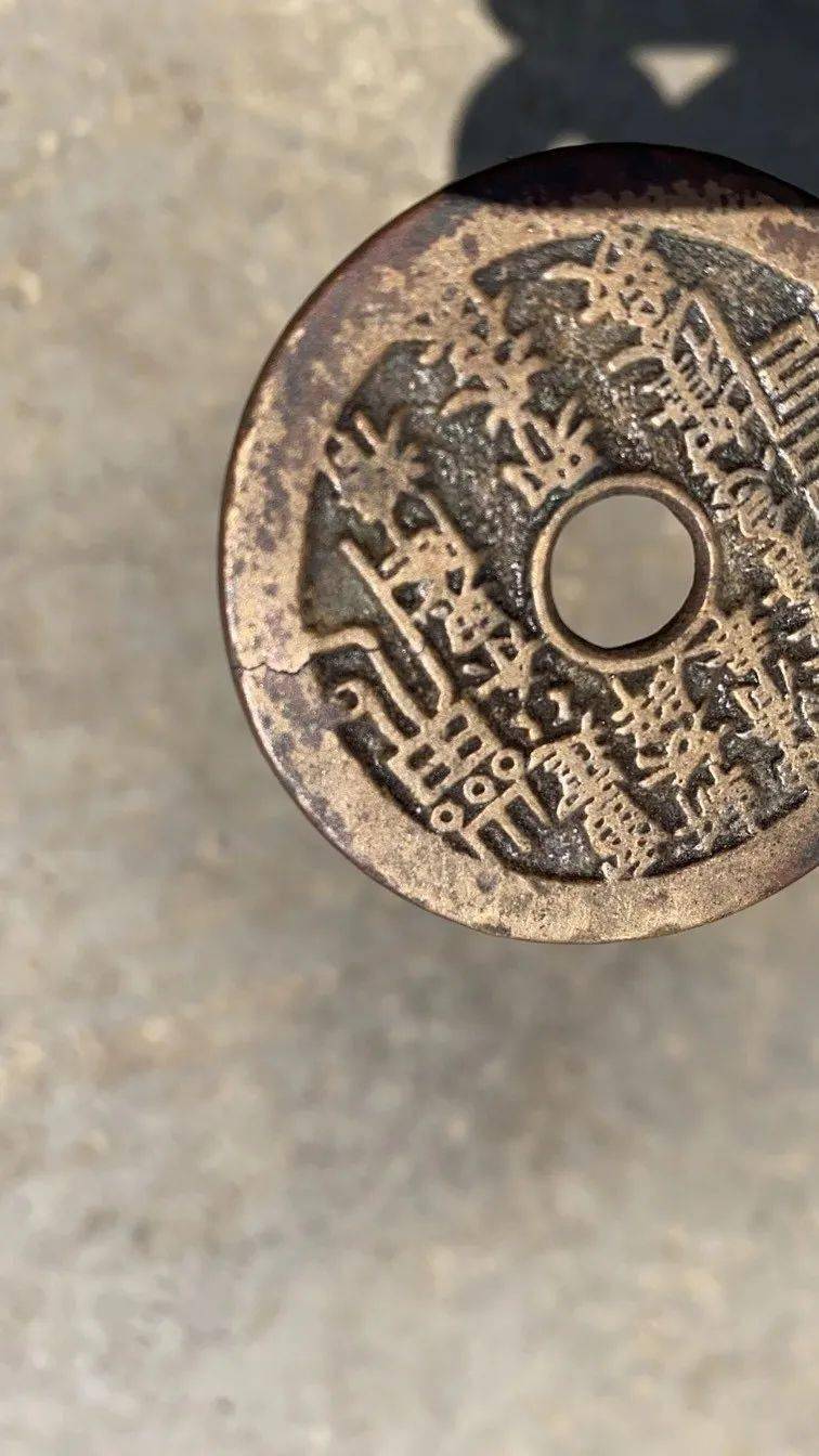 桂俊老师鉴定 :藏友您好,图上清代山鬼八卦花钱是开门真货,包浆磨损