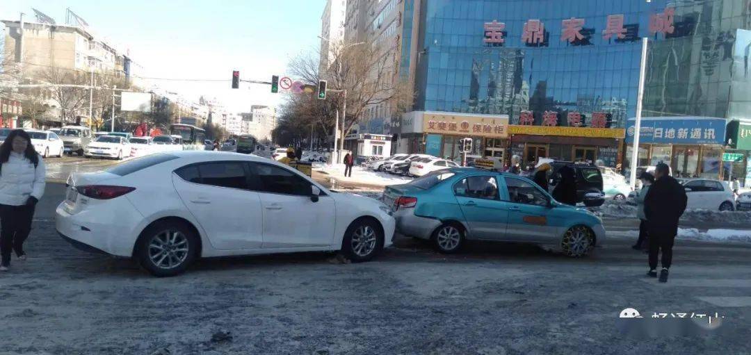 交通事故典型案例雪天路滑两车追尾