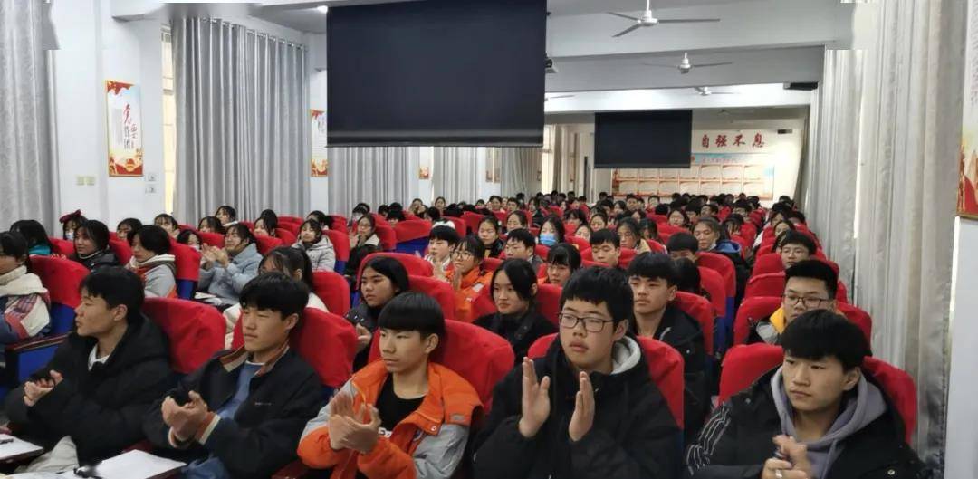 河南省鹿邑县实验中学举行艾滋病宣传日活动