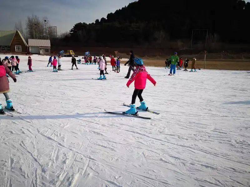 号外静之湖雪世界滑雪场率先对外开业