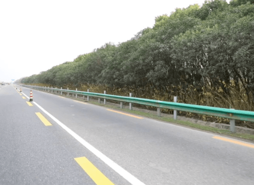 拟对陈海公路中段(三双公路-港沿公路)约24公里由"双向4车道 硬路肩"