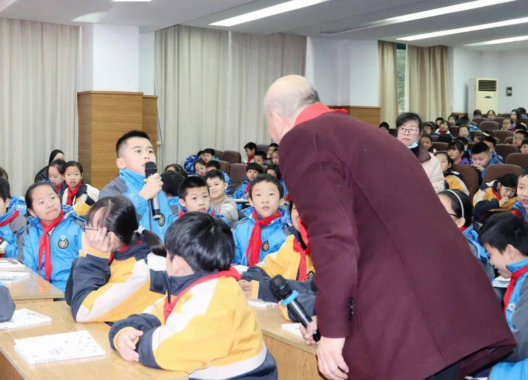 沐浴书香让阅读改变人生余姚市东城小学举行作家进校园活动