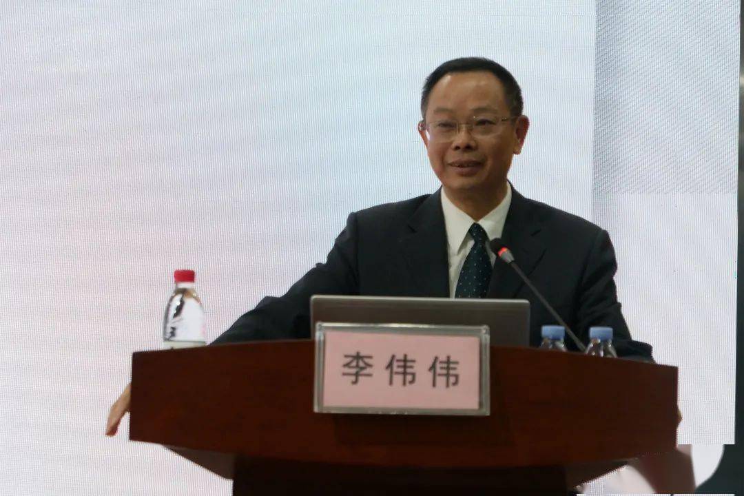 李伟伟作专题演讲本次会议围绕婴童经方临床推广应用,儿童慢病调养