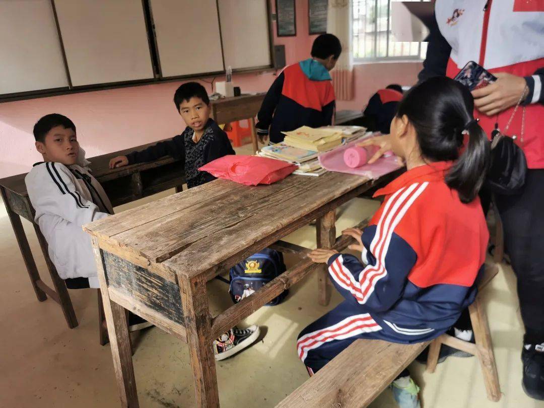 怎么在学校当老大 808cd7f74fa24db9a18852c533eb5582.jpeg