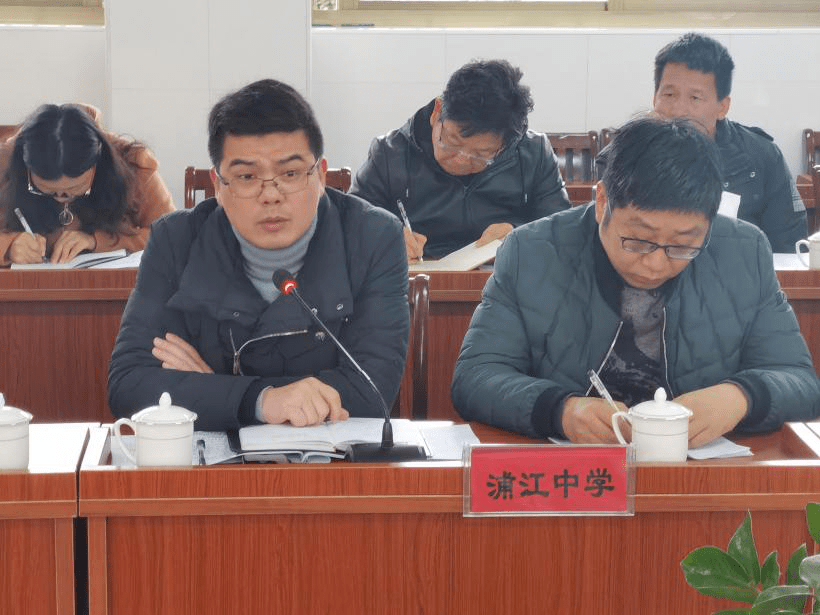 浦江中学副校长朱铭铮指出,现阶段针对高三团队要做好备考氛围的营造