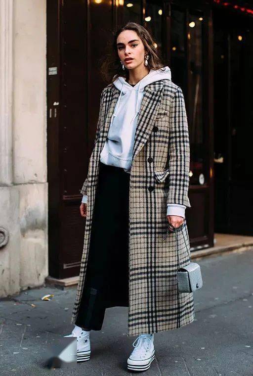 如何挑选卫衣外套 5279d88b0763486bb85e6e49a54223a3.jpeg