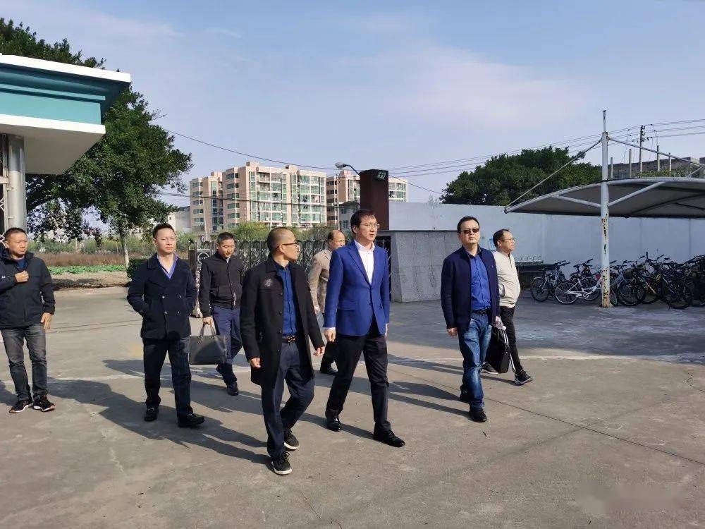 何新军副市长视察龙港六中