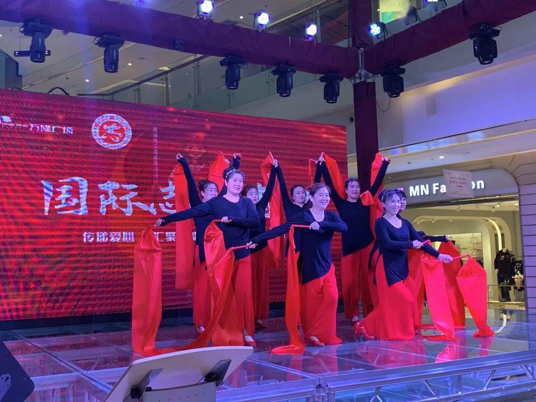 最火的开场舞 6ce0ac0a02b4477f85031c304cb25981.jpeg