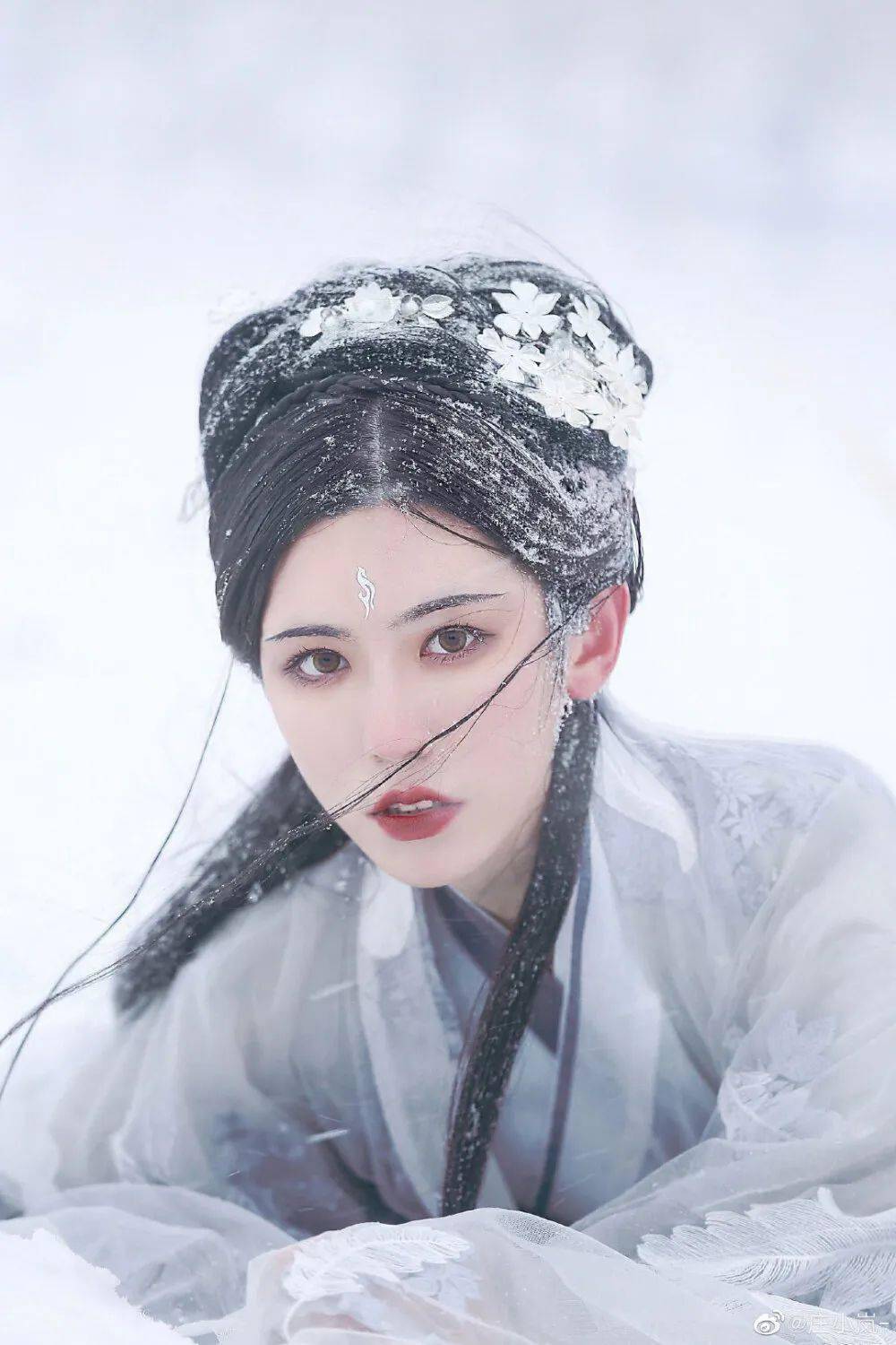 雪中汉服壁纸 | 昔去雪如花,今来花似雪