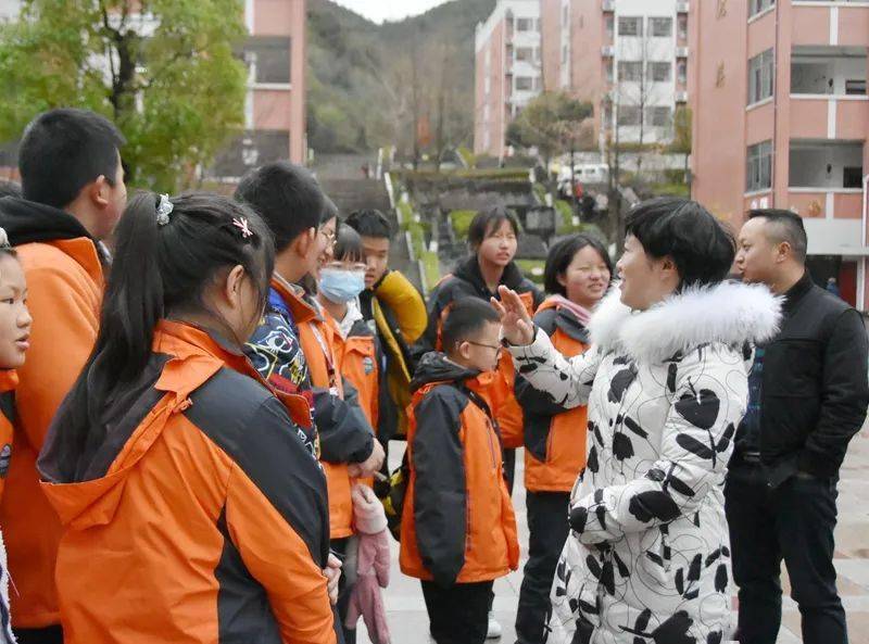 【校际交流】两校携手 共谋发展 ——毕节东辰实验学校与毕节市实验