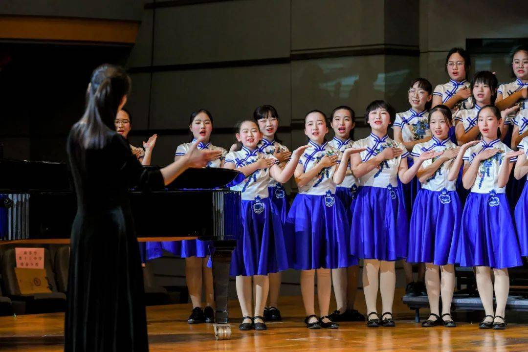 喜报东外合唱团在市中学生合唱展演比赛中荣获佳绩