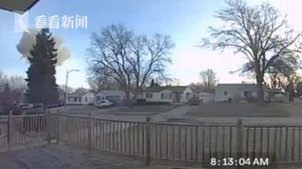 美国住宅发生猛烈爆炸 蘑菇云冲到十多米空中