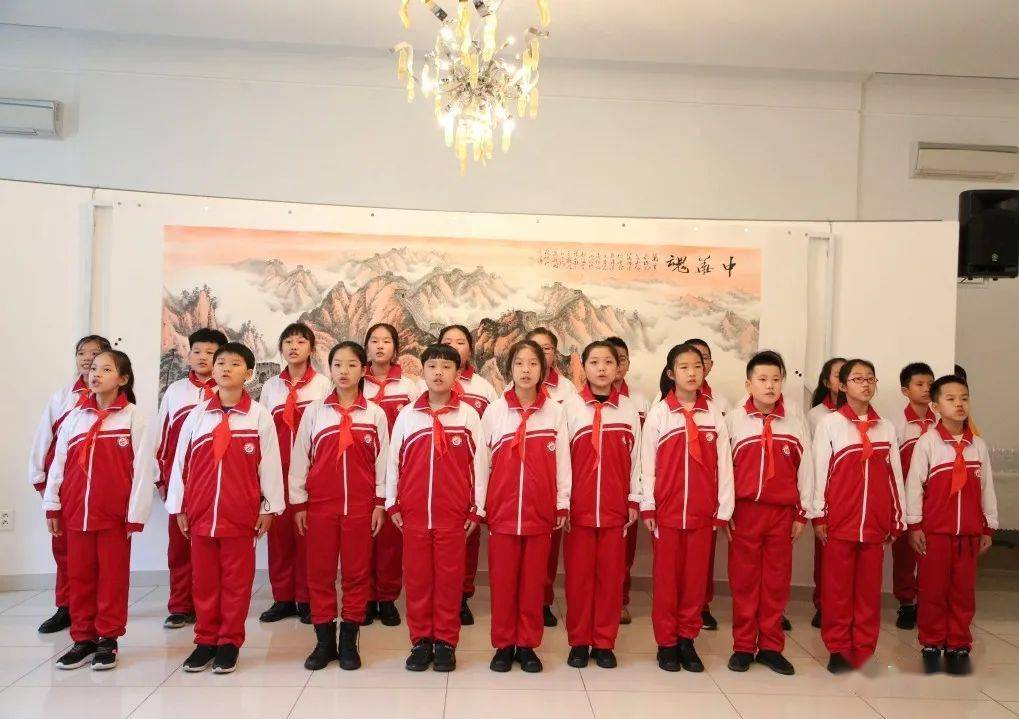 中斯友谊小学学生合唱团演唱斯洛伐克民歌