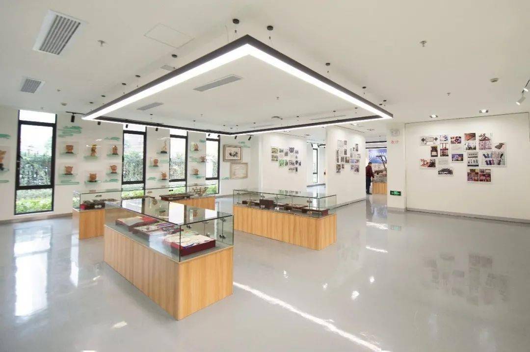 麻梅吕第二集正式上线引发全网热议，剧情反转令人大跌眼镜，网友纷纷留言讨论不休，精彩看点不容错过。