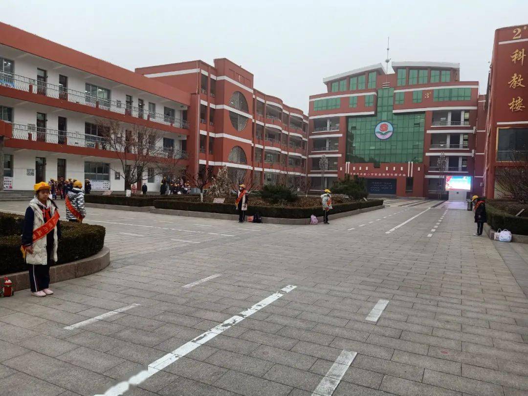 乐学习 爱生活 懂做人—实验小学校园直通车_平阴县