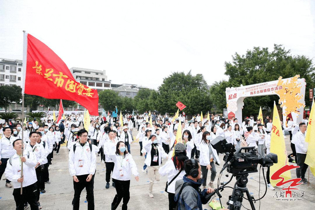今天上午, 梅关古驿道徒步活动暨梅花节启动仪式, 上千市民用脚步