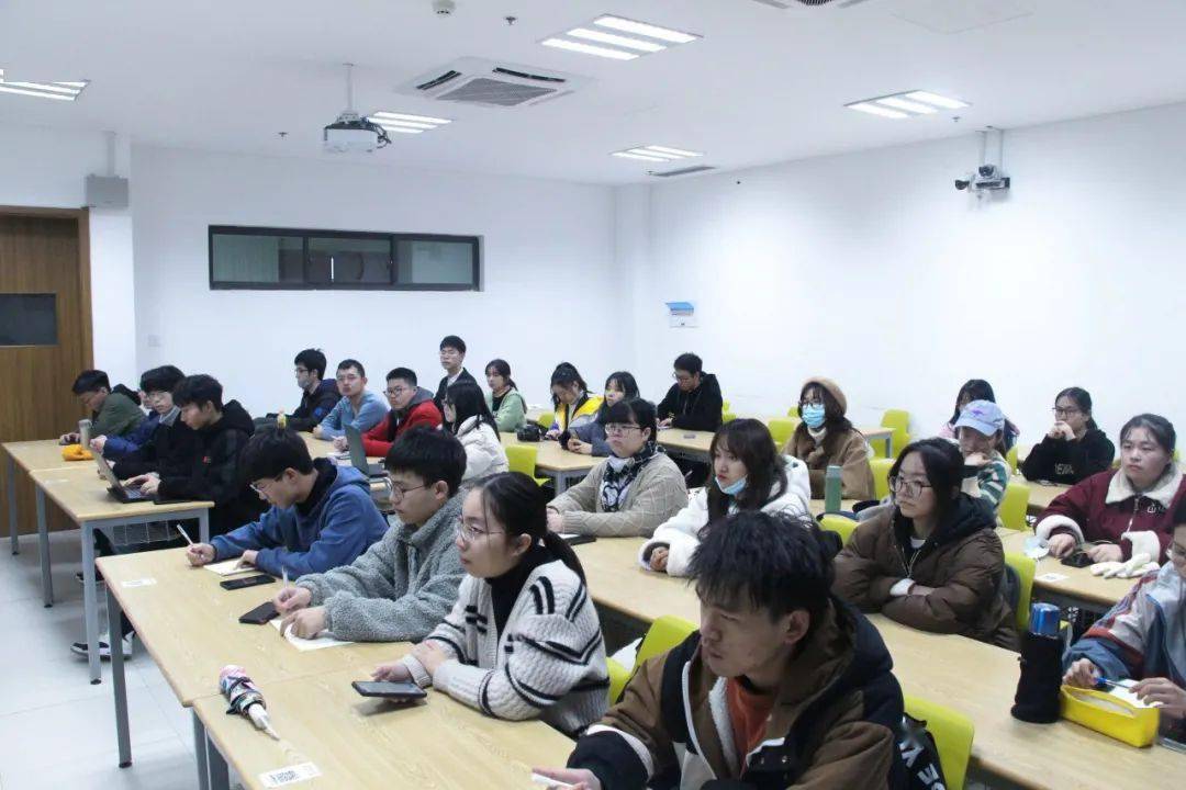 “jbo竞博官网”
“云起事情室”开展新闻写作与摄影培训讲座(图2)