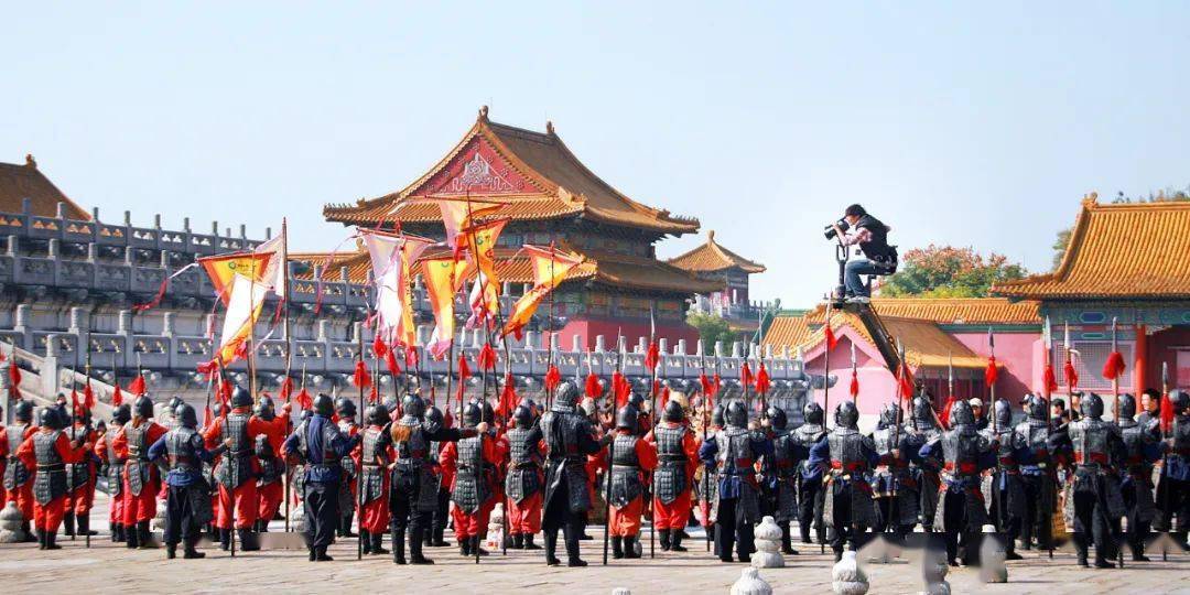 "横店影视城演员公会负责人周丰来介绍.