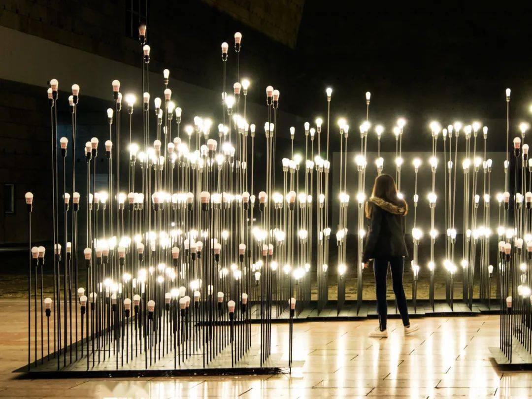 likearchitects在葡萄牙打造炫目的互动灯光装置