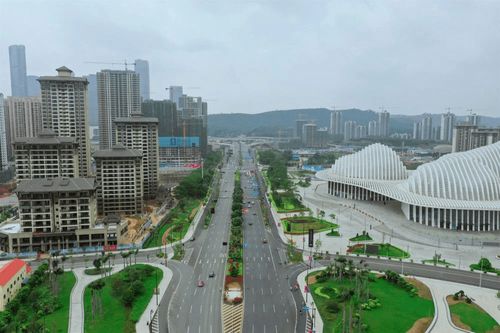 如果说民族大道代表南宁的过去,平乐大道就代表了南宁的未来.