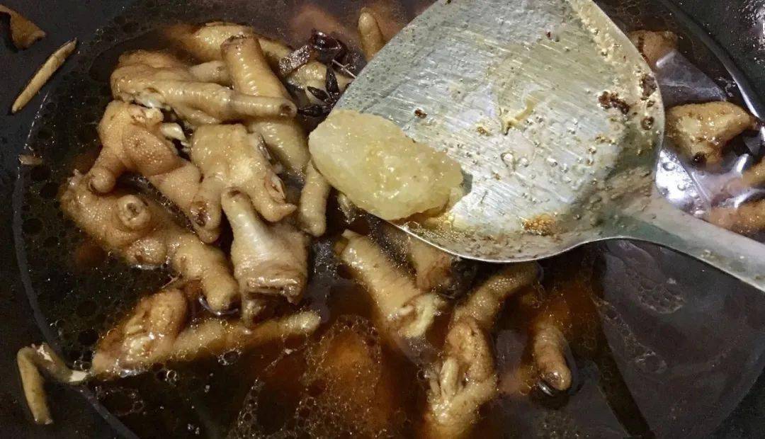 餐廳128元的雞爪煲，在家20就搞定！無需油炸一抿脫骨，簡單一燉香絕了！ 熱愛美食 第5张