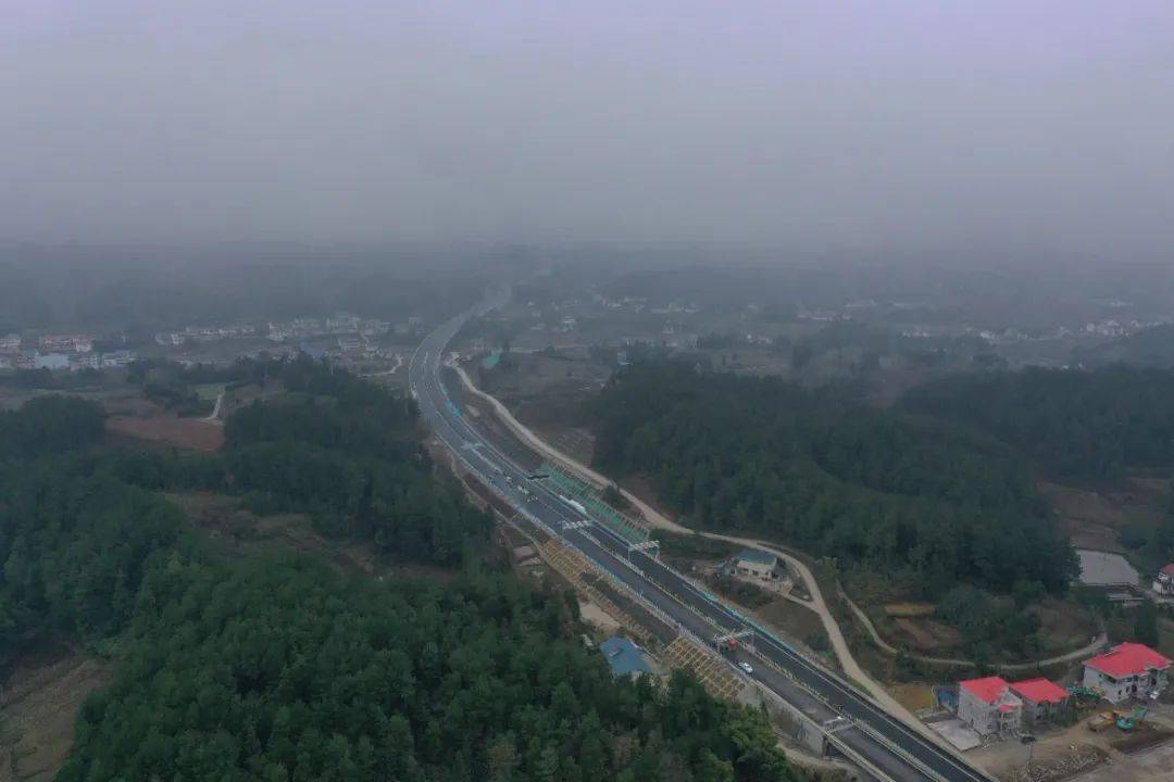 湄石高速经过遵义市新蒲新区,湄潭县,余庆县,凤冈县,铜仁市思南县和