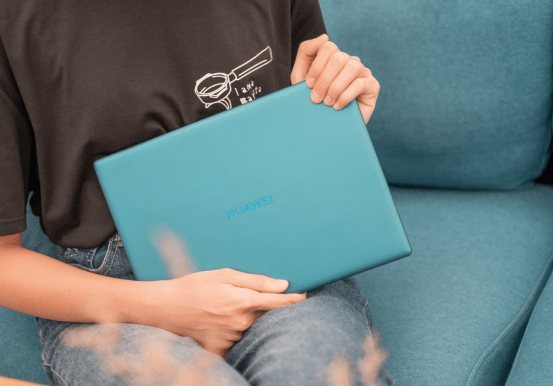 手机|圣诞送礼攻略：华为MateBook X 一份时髦又有温度的圣诞礼物