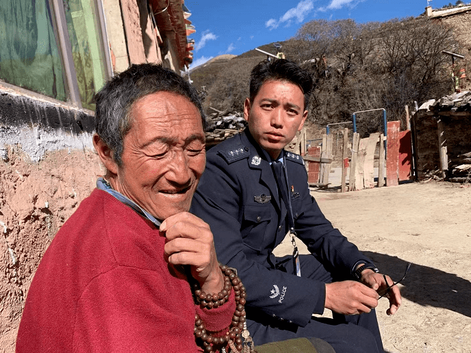 扶贫警察在理塘丨 刘永杰:自己的新车如今变成了旧车,挚爱的热拉村却