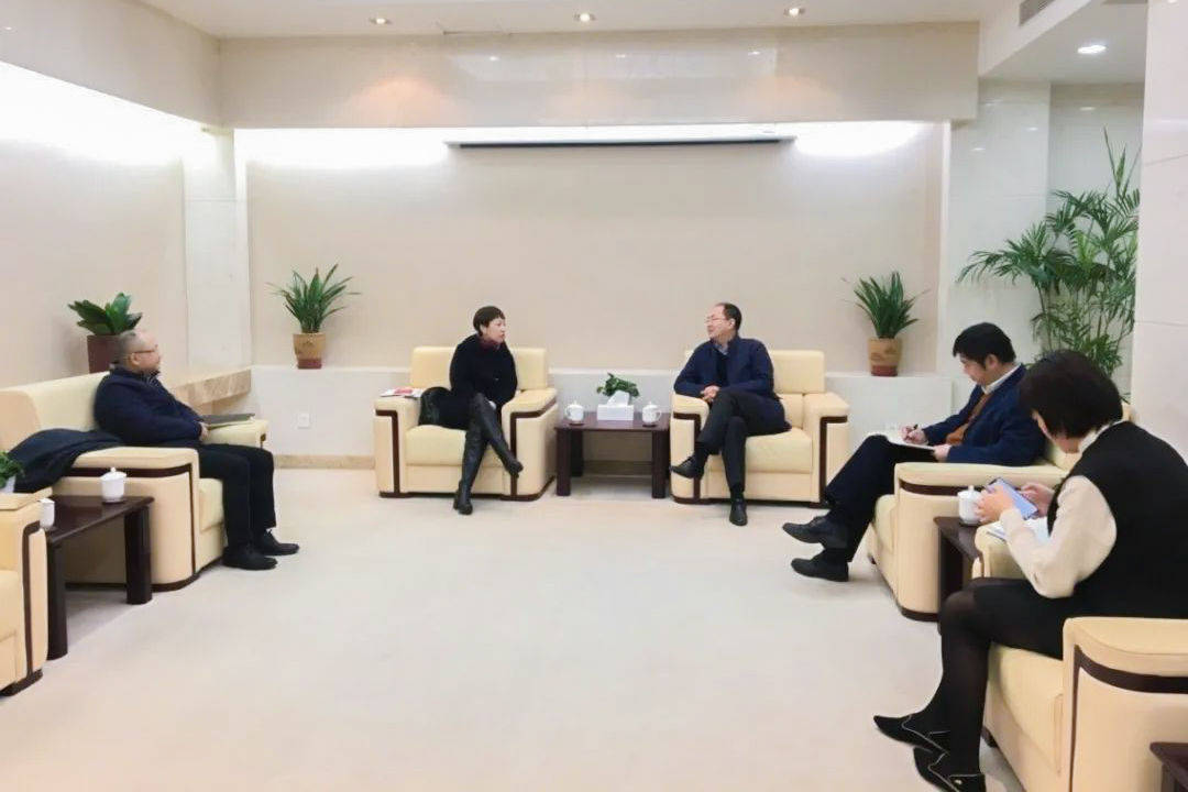 陆家嘴管理局党组书记,局长张宇祥共同探讨组建陆家嘴片区商会的设想
