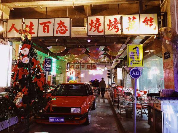 时髦又复古!南宁"港风"店铺走红,仿佛置身香港街头(1/20)