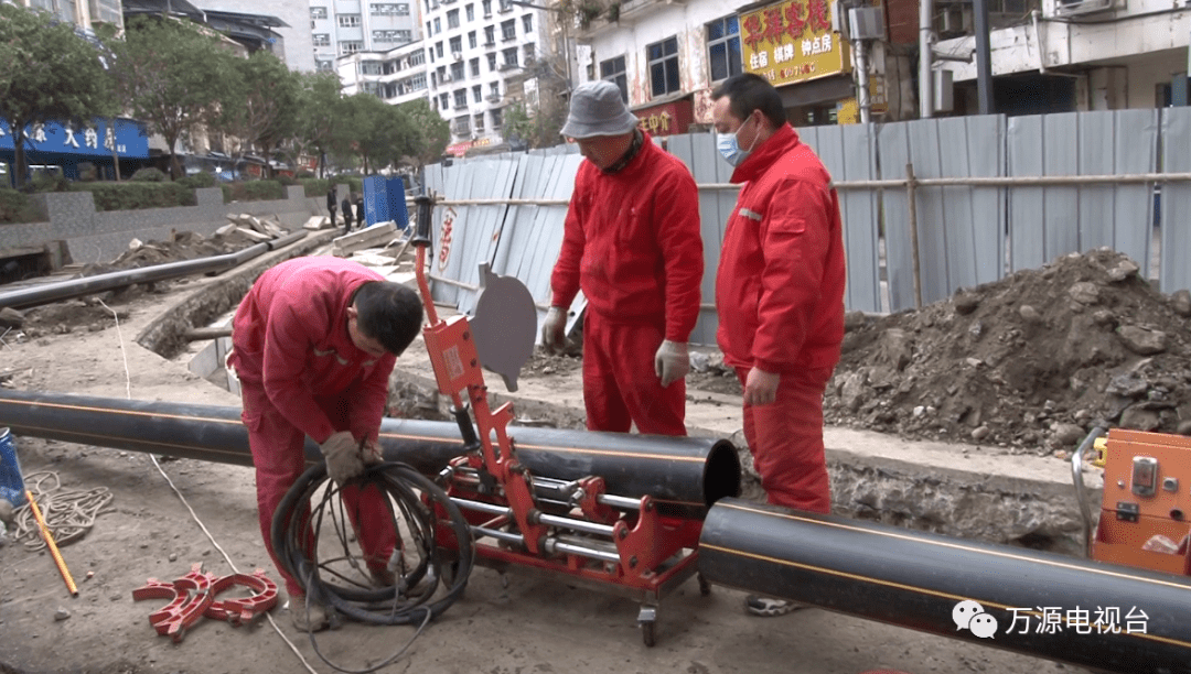 据悉,本次市区天然气主干管道的铺设工程是普光至万源天然气长输管线