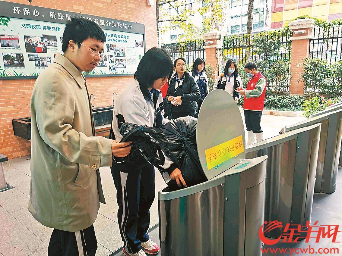 智能|深圳首个校园智能地埋式垃圾桶投用 记录投放行为