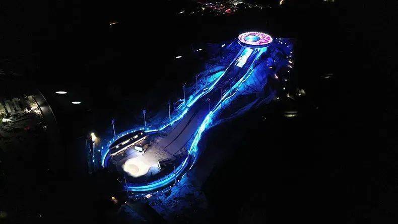 2022北京冬奥会场馆"雪如意"首次正式点亮!