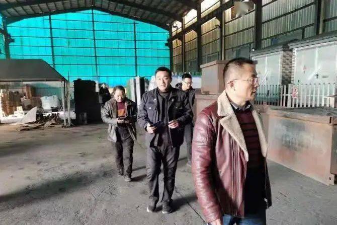 河东区罗庄生态环境分局执法人员对临沂钻石包装有限公司进行现场