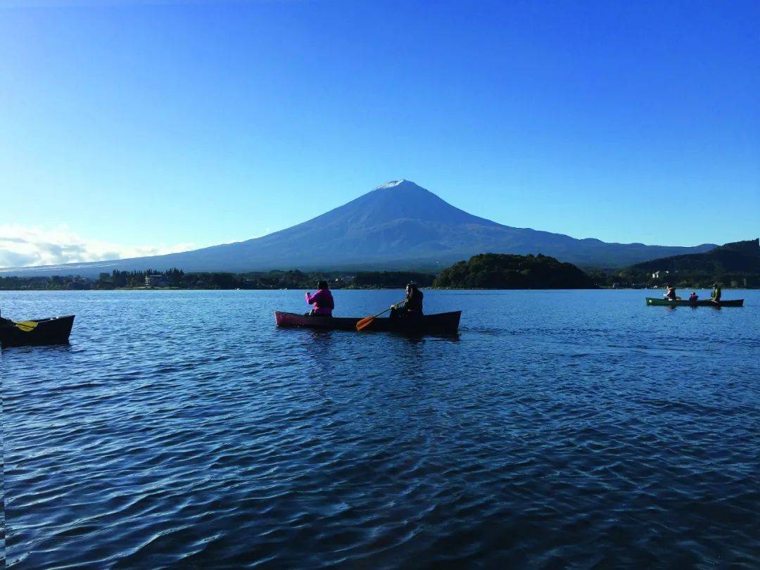 在富士山脚下，感受旅馆里的魅力露营