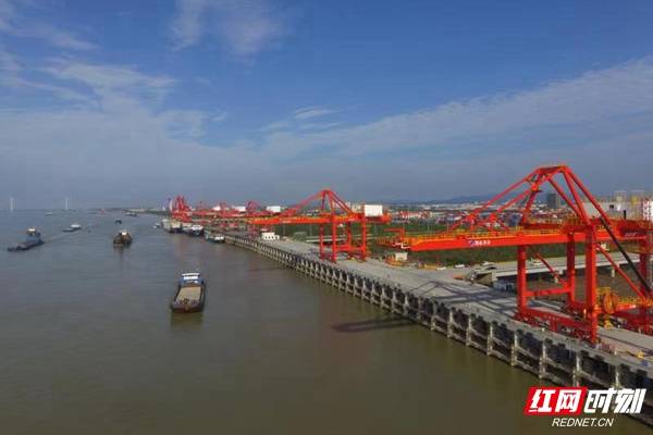 武汉与长株潭经济总量_武汉经济技术开发区(2)