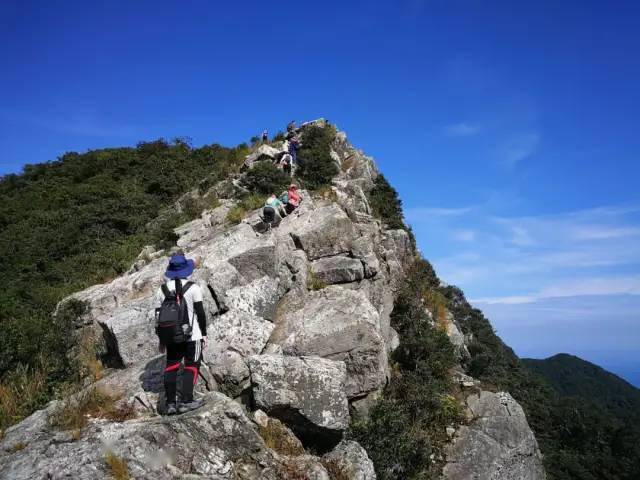 深圳第五高峰-惊险刺激排牙山刷牙-赏无敌海景户外徒步穿越活动_登山