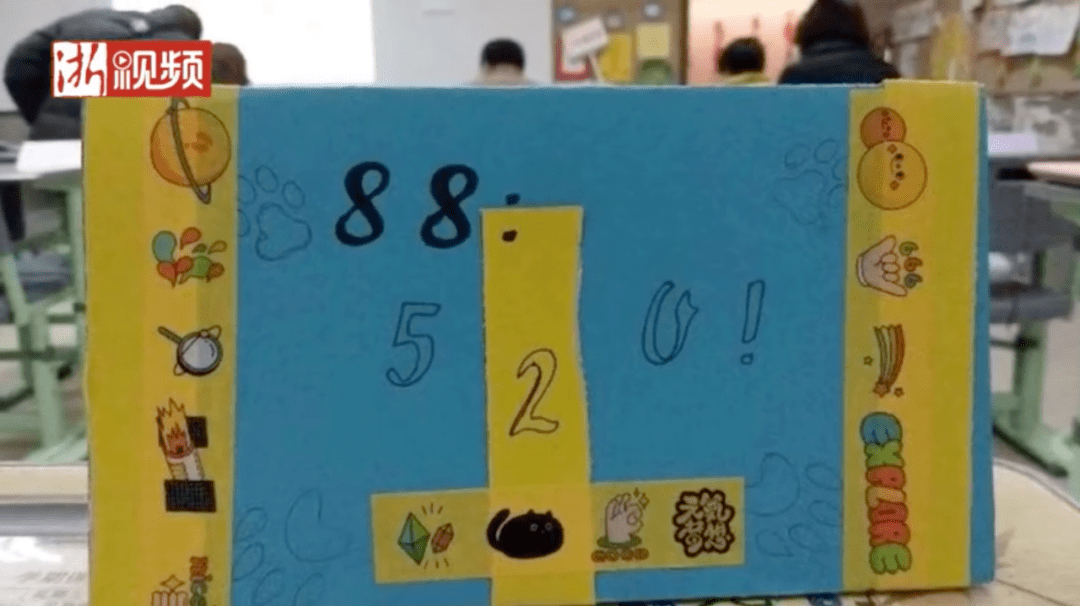 学生自制姓名牌的留言功能,家长们可否履行?