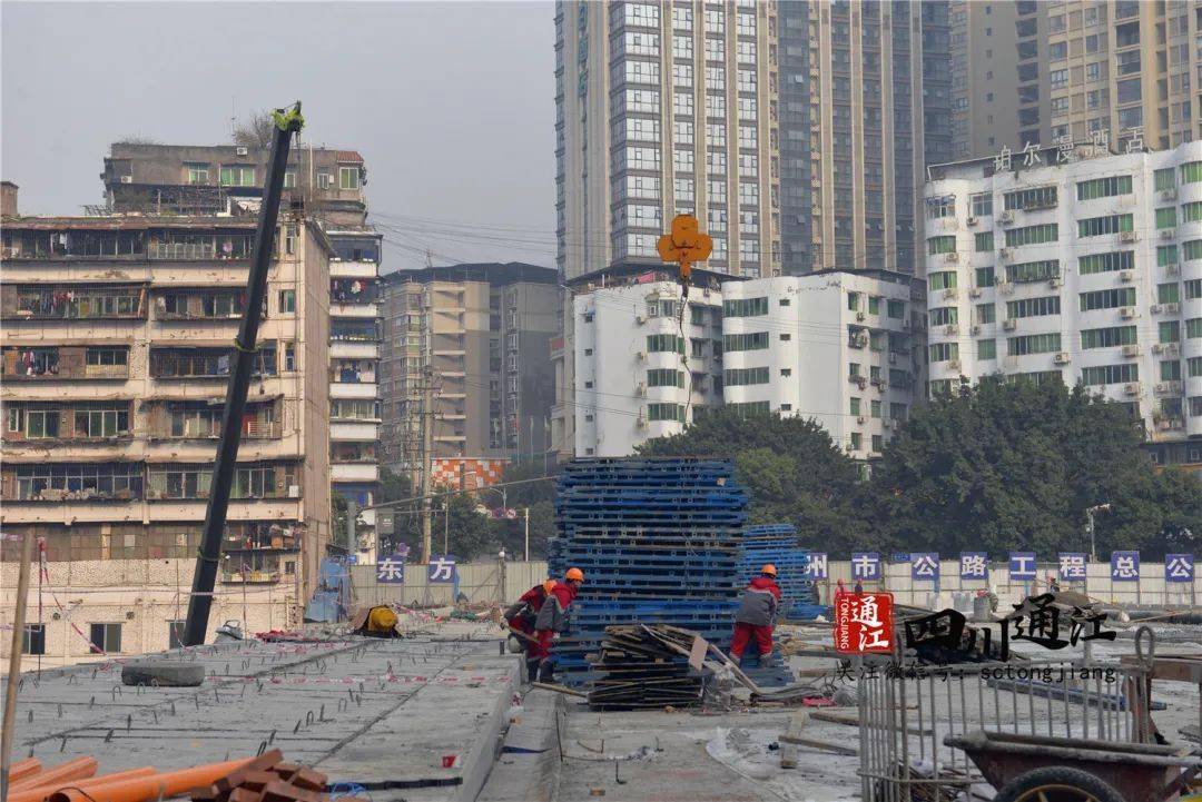 东方广场大桥属于市级重点项目,位于通江县城规划的东街主干道上