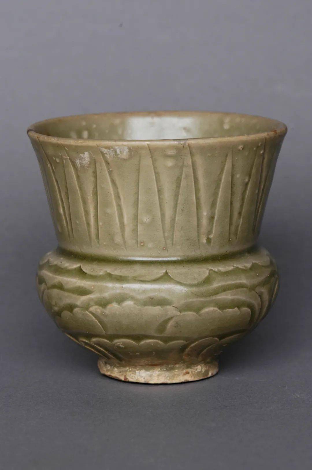 甘肃馆藏精品丨耀州窑青釉刻花尊