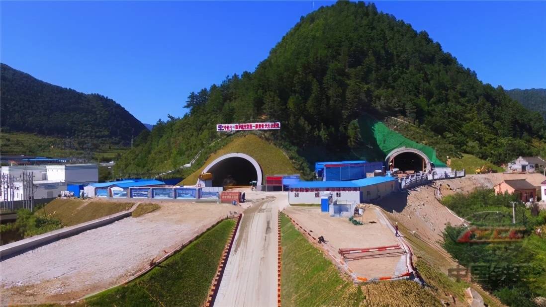 基建狂魔再出手!陕西天台山15公里特长隧道贯通,规模全球第一